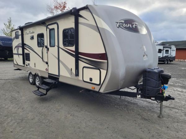 Cruiser RV Fun Finder 242BDS 2015