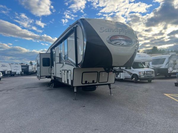 C22094 Occasion Forest River Sandpiper FW 371REBH 2017 a vendre 1