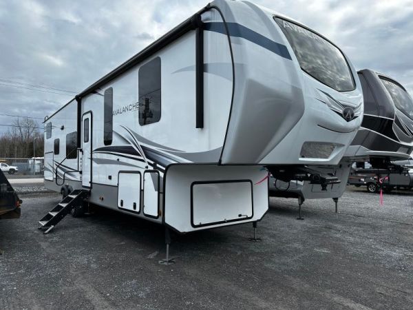 A5636 Occasion Keystone Avalanche 352BH 2022 a vendre1