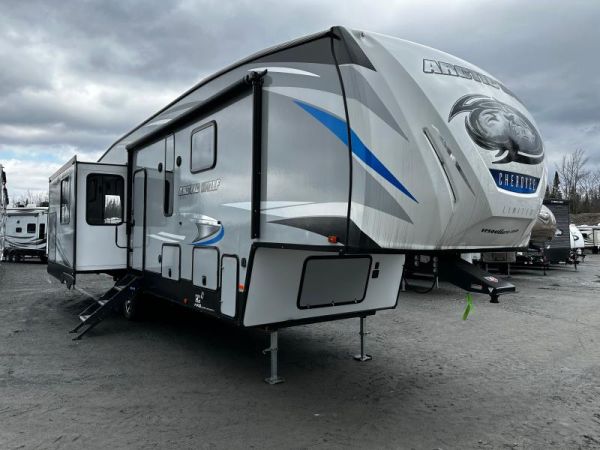 A5327 Occasion Forest River Arctic Wolf 3550S 2020 a vendre1