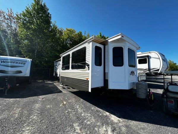 Crossroads Hampton Trailer HP380FD 2014
