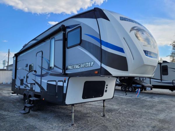 B22201A Occasion Forest River Cherokee Arctic Wolf 265DB 2018 a vendre1