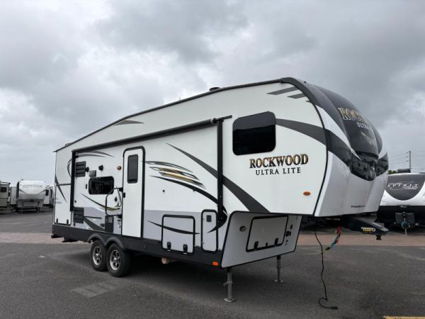 A5992 Occasion Forest River Rockwood Signature 2621WS 2020 a vendre1