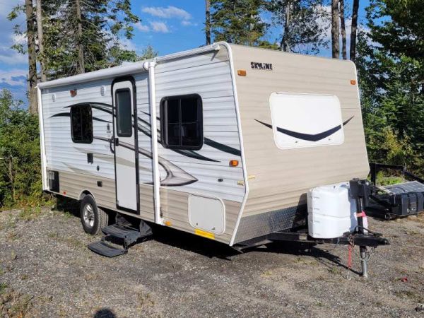 B501B Occasion Skyline Layton 183 2013 a vendre1