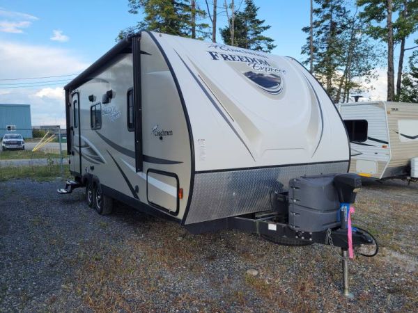 Coachmen Freedom Express 204RD 2018