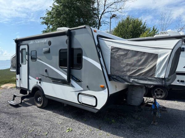 D459 Occasion Jayco Jay Feather X17Z 2016 a vendre1