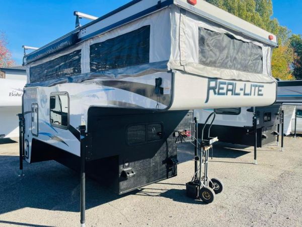 CF2437 Occasion Forest River Real-Lite truck camper 1610 2018 a vendre 1