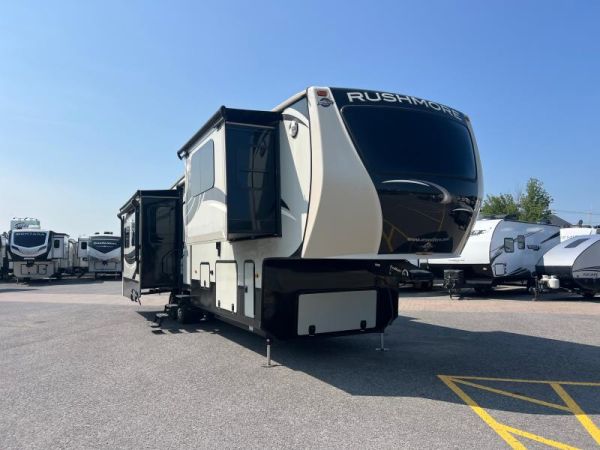 A5864 Occasion Crossroads Rushmore RF39FR 2016 a vendre1