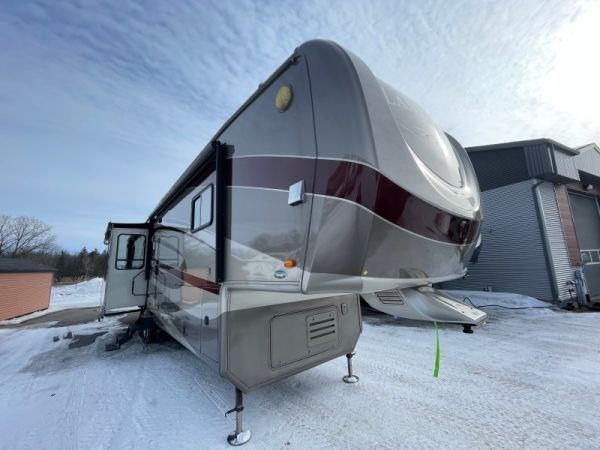 A60105TR Occasion Heartland Landmark PINEHUSRT 2010 a vendre1